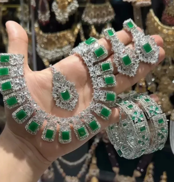 Stone Zircon ad set with bangles openable